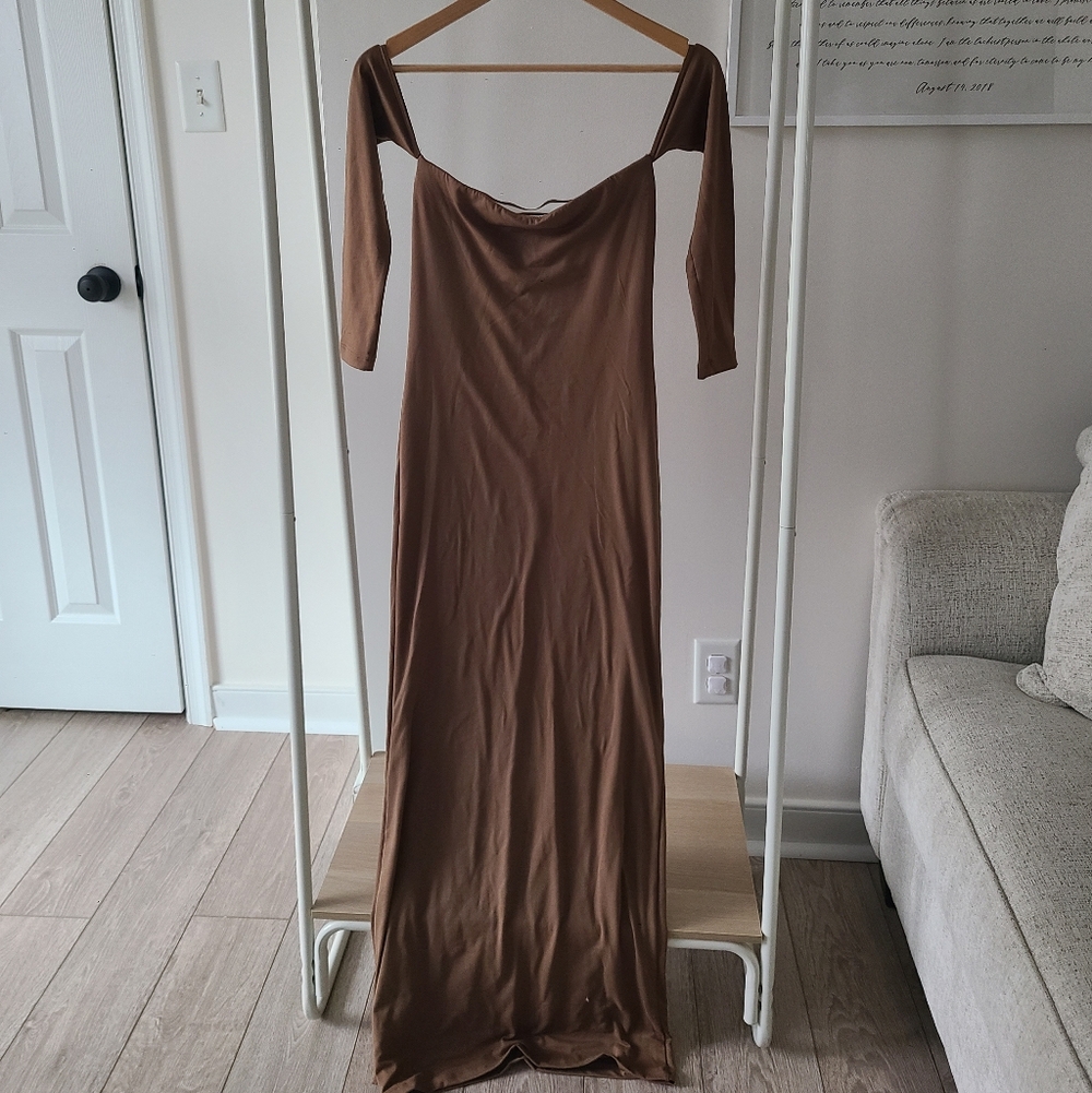 Bumpsuit Comfortable Elegant Brown Off-Shoulder Maternity Dress - Picture 3 of 3